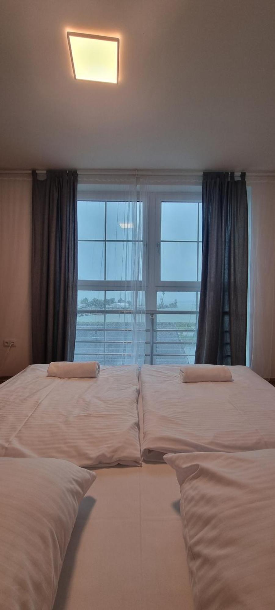 Hotel And Park Divoka Voda Братислава Екстериор снимка