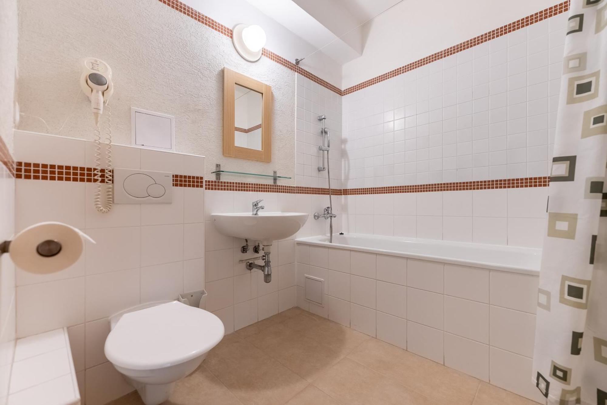 Hotel And Park Divoka Voda Братислава Екстериор снимка