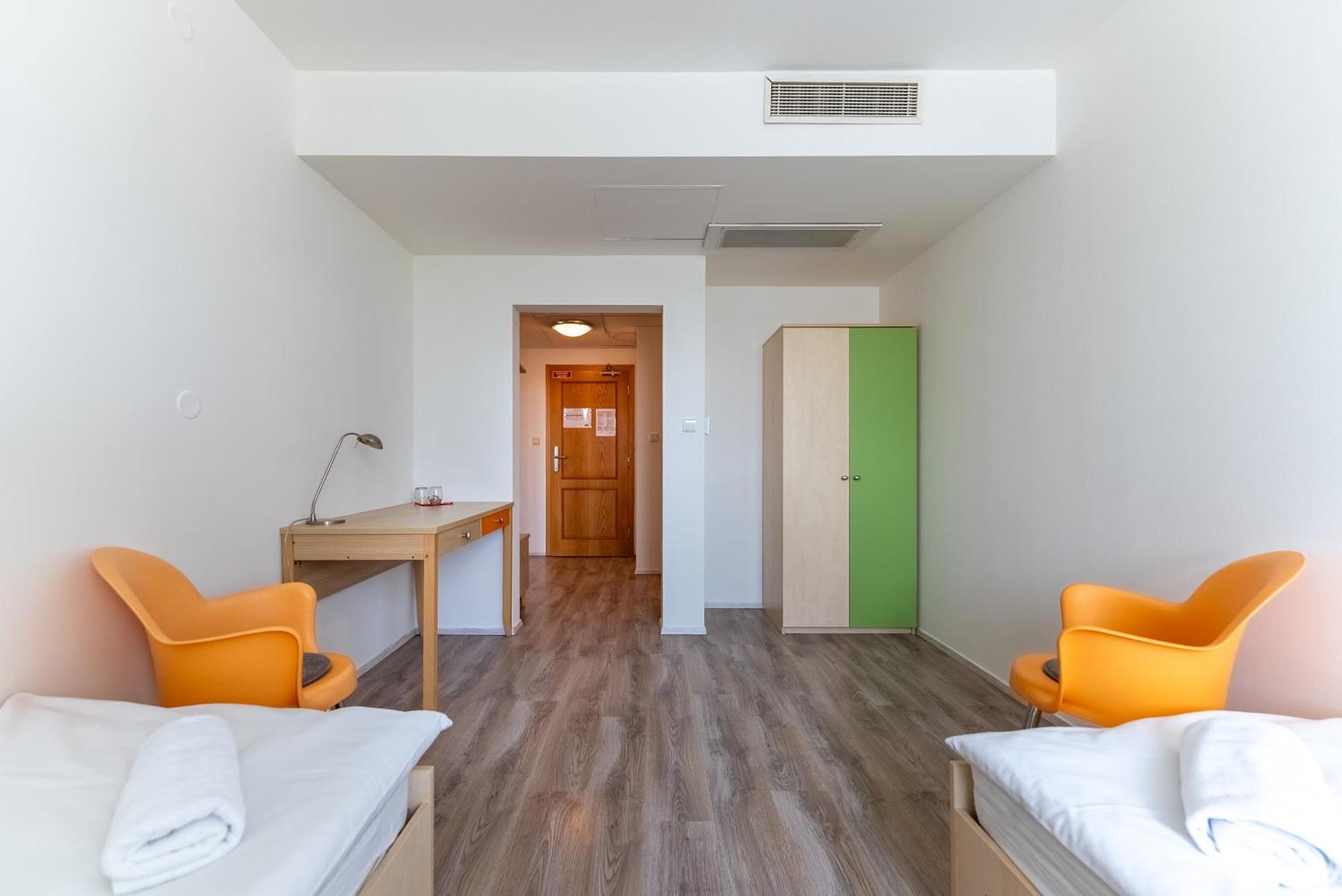 Hotel And Park Divoka Voda Братислава Екстериор снимка